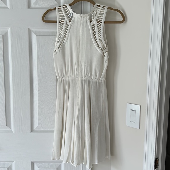 Bar lll XS WHITE DRESS. Worn once - Picture 2 of 3
